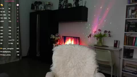 Snapshot of sophisticated_me chatting on 03.11.25 Beatrice call me Bea online show from 03.11.25