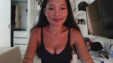 Snapshot of sorabloom chatting on 06.17.26 Sora Bloom online show from 06.17.26