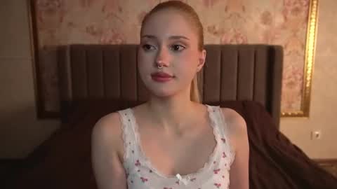 Snapshot of soradusk chatting on 10.25.25 soradusk online show from 10.25.25