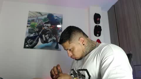 Snapshot of soy_apolo chatting on 10.04.25 soy_apolo online show from 10.04.25