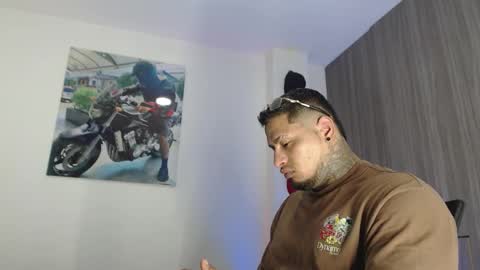 Snapshot of soy_apolo chatting on 10.10.25 soy_apolo online show from 10.10.25