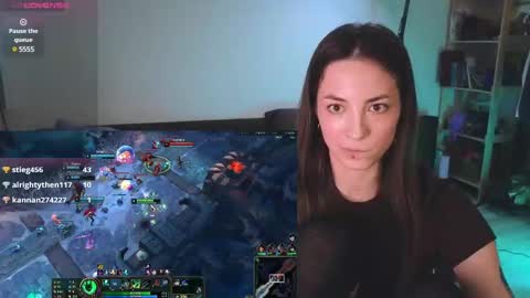 Snapshot of space_x_roxy chatting on 03.03.25 Roxy online show from 03.03.25