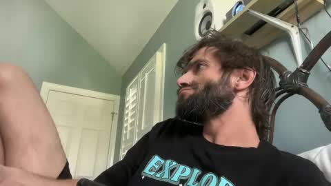 Snapshot of spacecase843 chatting on 01.25.25 TrndSettrz online show from 01.25.25