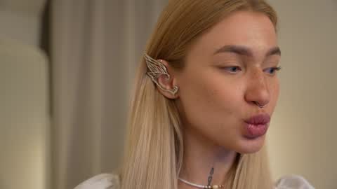 Snapshot of sparks__daisy chatting on 12.08.24 DAISY online show from 12.08.24