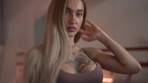 Snapshot of sparks__daisy chatting on 12.09.24 DAISY online show from 12.09.24