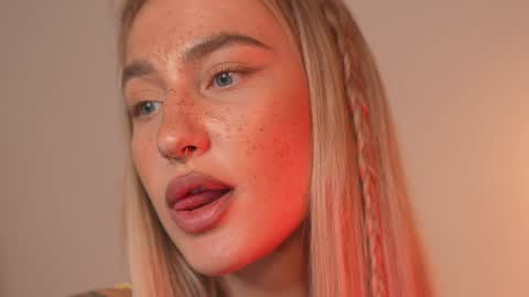 Snapshot of sparks__daisy chatting on 12.12.24 DAISY online show from 12.12.24