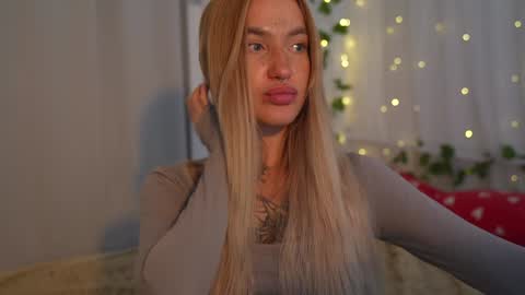 Snapshot of sparks__daisy chatting on 01.04.25 DAISY online show from 01.04.25