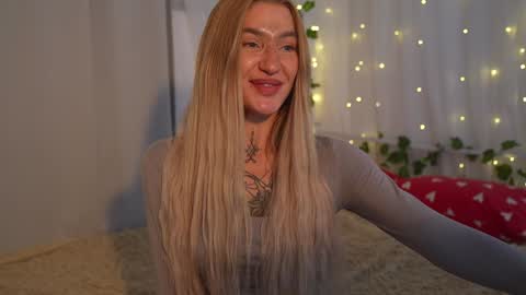 Snapshot of sparks__daisy chatting on 01.04.25 DAISY online show from 01.04.25