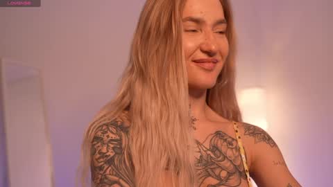 Snapshot of sparks__daisy chatting on 01.26.25 DAISY online show from 01.26.25