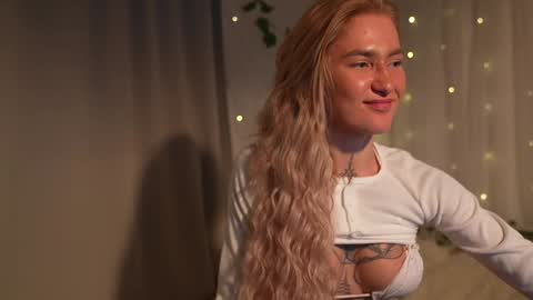 Snapshot of sparks__daisy chatting on 01.29.25 DAISY online show from 01.29.25