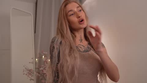 Snapshot of sparks__daisy chatting on 02.01.25 DAISY online show from 02.01.25