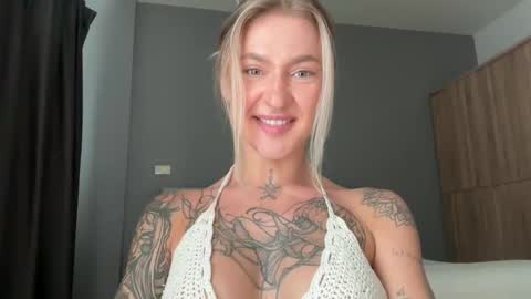 Snapshot of sparks__daisy chatting on 11.15.25 DAISY online show from 11.15.25