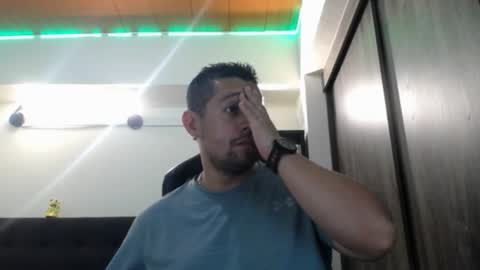 Snapshot of spartacus_cam chatting on 06.04.26 online show from 06.04.26