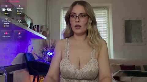 Snapshot of spicyhotmilf chatting on 06.28.26 Lexsy online show from 06.28.26