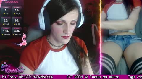 Snapshot of spicykendra chatting on 01.01.25 Kendra online show from 01.01.25