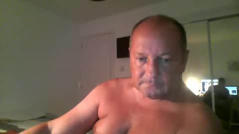 Snapshot of spidey1051a chatting on 12.01.25 spidey1051a online show from 12.01.25