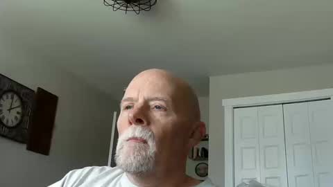 Snapshot of sportfish chatting on 10.18.25 sportfish online show from 10.18.25