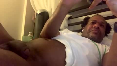 Snapshot of sportyesce chatting on 02.16.25 sportyesce online show from 02.16.25