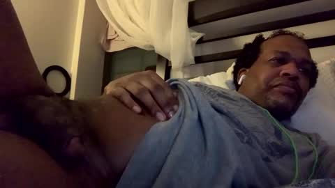 Snapshot of sportyesce chatting on 02.25.25 sportyesce online show from 02.25.25