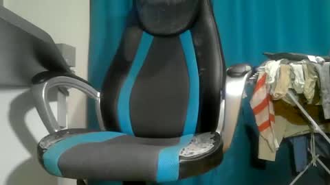 Snapshot of spotzi02 chatting on 01.01.25 spotzi02 online show from 01.01.25