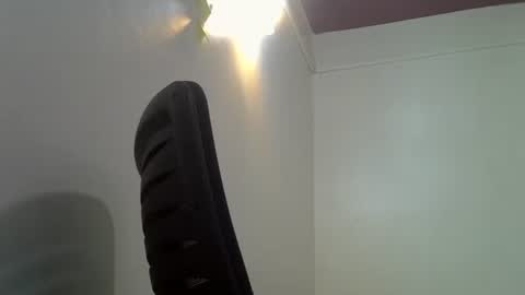 Snapshot of squirtebony chatting on 12.13.24 slutty online show from 12.13.24