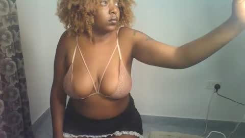 Snapshot of squish_sexy chatting on 05.31.26 Sexy muna online show from 05.31.26