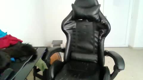 Snapshot of srbey_ chatting on 11.12.25 Vic online show from 11.12.25