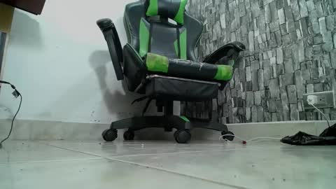 Snapshot of srfindomfeet_ chatting on 01.20.25 sr master cum its my old account online show from 01.20.25