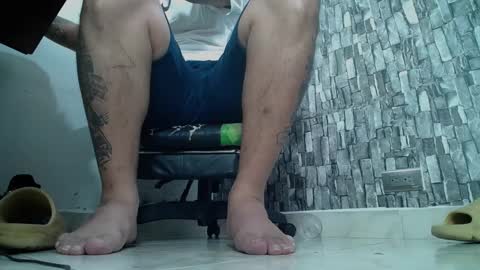 Snapshot of srfindomfeet_ chatting on 01.26.25 sr master cum its my old account online show from 01.26.25