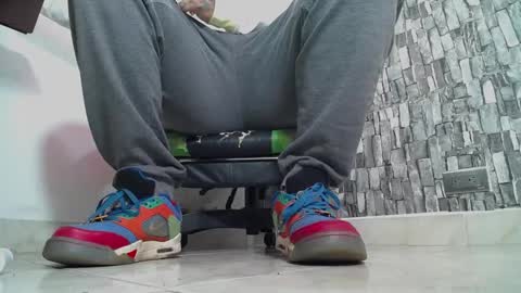 Snapshot of srfindomfeet_ chatting on 01.28.25 sr master cum its my old account online show from 01.28.25