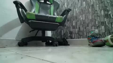 Snapshot of srfindomfeet_ chatting on 01.29.25 sr master cum its my old account online show from 01.29.25