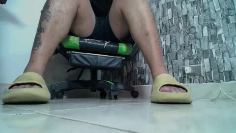 Snapshot of srfindomfeet_ chatting on 02.02.25 sr master cum its my old account online show from 02.02.25
