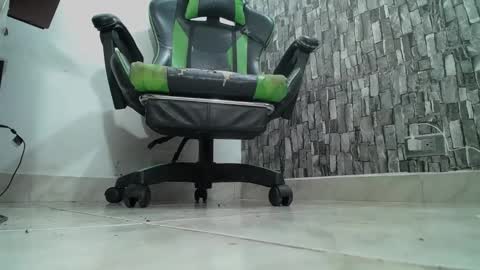 Snapshot of srfindomfeet_ chatting on 03.01.25 sr master cum its my old account online show from 03.01.25