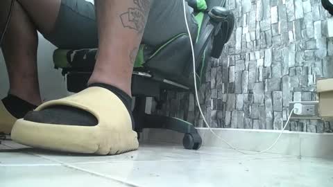 Snapshot of srfindomfeet_ chatting on 09.09.25 sr master cum its my old account online show from 09.09.25