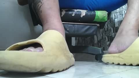 Snapshot of srfindomfeet_ chatting on 09.16.25 sr master cum its my old account online show from 09.16.25