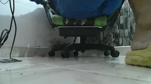 Snapshot of srfindomfeet_ chatting on 09.23.25 sr master cum its my old account online show from 09.23.25
