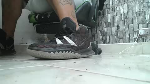 Snapshot of srfindomfeet_ chatting on 09.27.25 sr master cum its my old account online show from 09.27.25