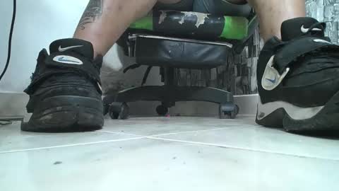 Snapshot of srfindomfeet_ chatting on 09.30.25 sr master cum its my old account online show from 09.30.25