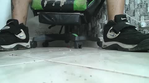 Snapshot of srfindomfeet_ chatting on 10.02.25 sr master cum its my old account online show from 10.02.25