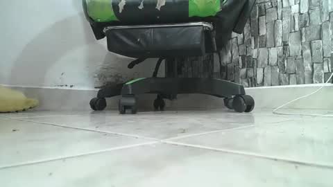 Snapshot of srfindomfeet_ chatting on 10.10.25 sr master cum its my old account online show from 10.10.25