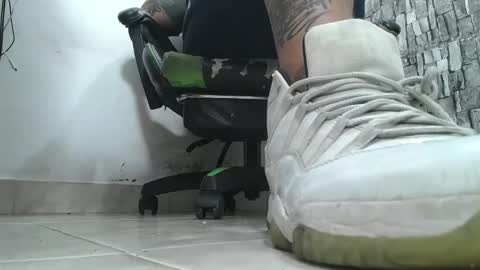 Snapshot of srfindomfeet_ chatting on 10.17.25 sr master cum its my old account online show from 10.17.25
