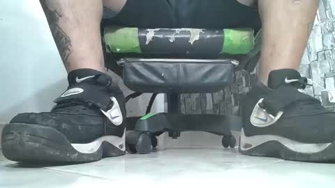 Snapshot of srfindomfeet_ chatting on 10.17.25 sr master cum its my old account online show from 10.17.25