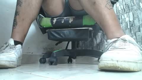 Snapshot of srfindomfeet_ chatting on 10.19.25 sr master cum its my old account online show from 10.19.25