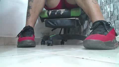 Snapshot of srfindomfeet_ chatting on 10.19.25 sr master cum its my old account online show from 10.19.25