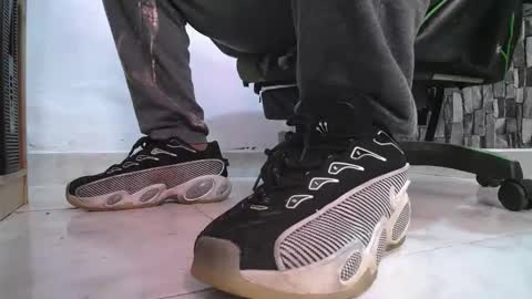 Snapshot of srfindomfeet_ chatting on 06.09.26 sr master cum its my old account online show from 06.09.26