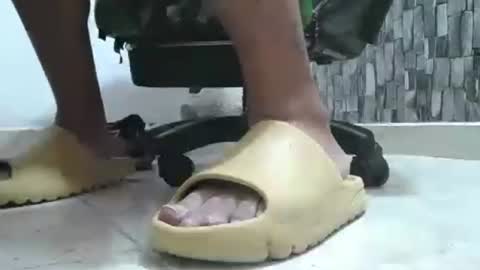 Snapshot of srfindomfeet_ chatting on 06.22.26 sr master cum its my old account online show from 06.22.26