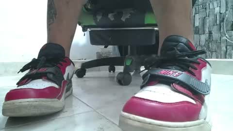 Snapshot of srfindomfeet_ chatting on 06.30.26 sr master cum its my old account online show from 06.30.26