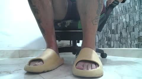 Snapshot of srfindomfeet_ chatting on 07.04.26 sr master cum its my old account online show from 07.04.26