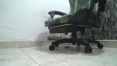 Snapshot of srfindomfeet_ chatting on 07.05.26 sr master cum its my old account online show from 07.05.26