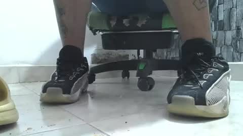 Snapshot of srfindomfeet_ chatting on 07.13.26 sr master cum its my old account online show from 07.13.26